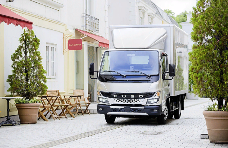 новый грузовик FUSO Canter 